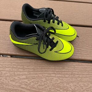 Nike little kid size 11 cleat